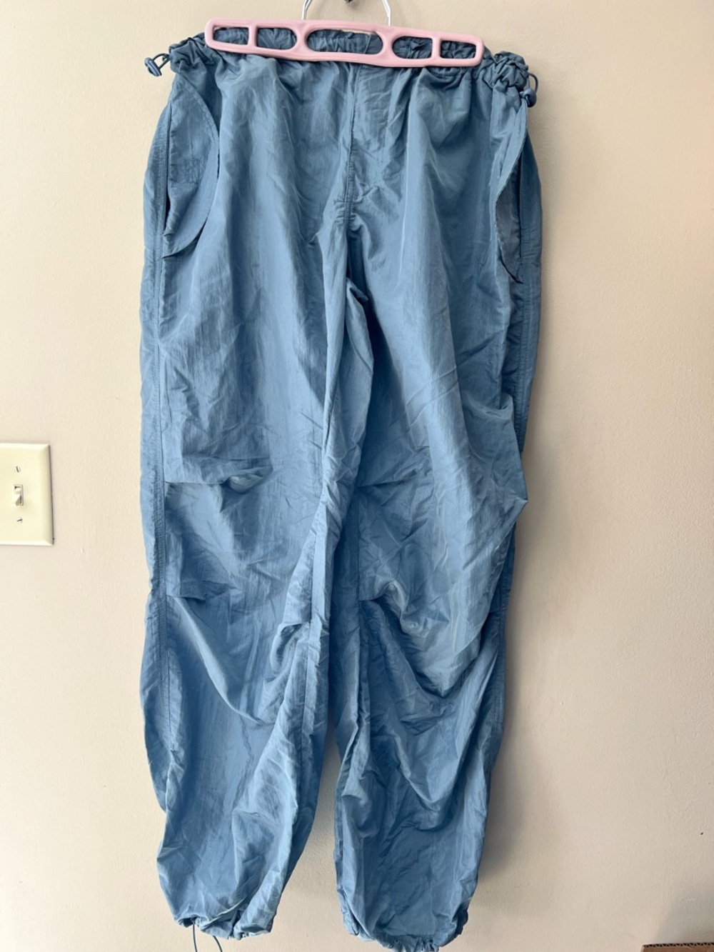 Pacsun sz S blue gray parachute pants 💯 nylon. Adjustable ties at waist & ankle.